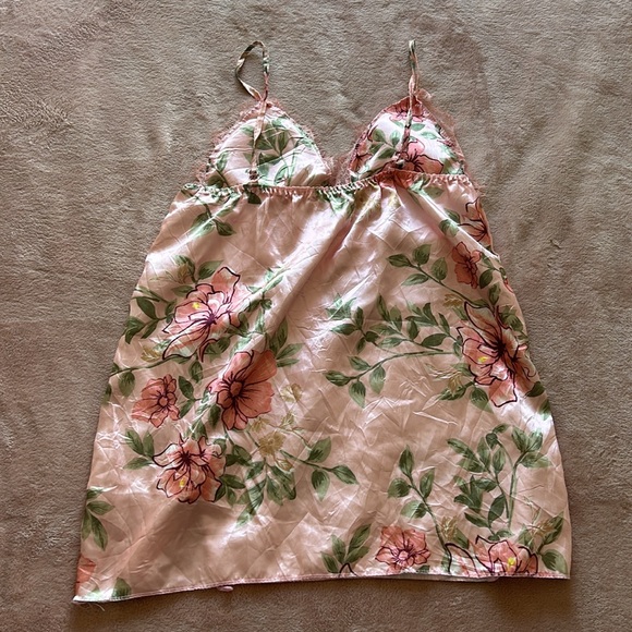Silk night gown - Picture 2 of 2